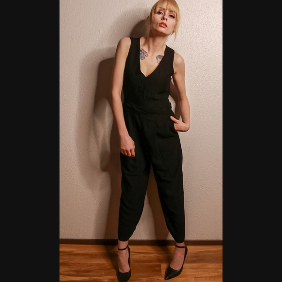 Banana Republic Pants - Banana Republic Cropped V-Neck Jumpsuit